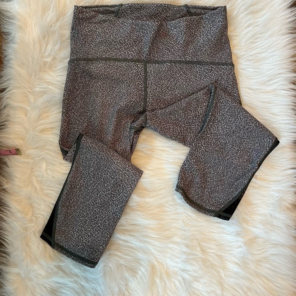 Lululemon Crop Leggings | 8 - Picture 4 of 9